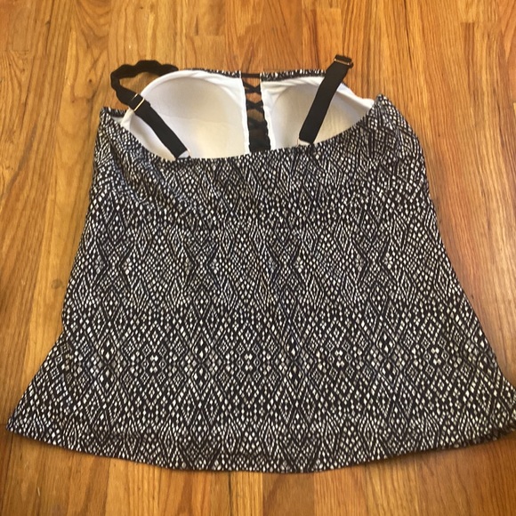 Raisins curve black/white swim top. - Picture 5 of 5